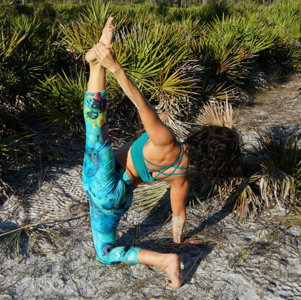 Wearable art capri high-waist leggings